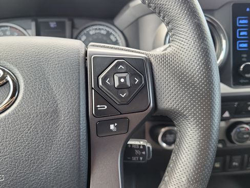 Used 2017 Toyota Tacoma TRD Off-Road image 14