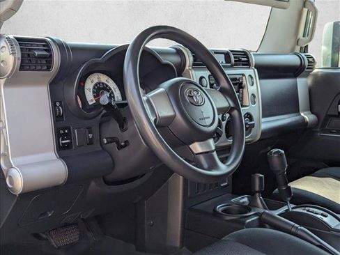 Used 2010 Toyota FJ Cruiser 4WD image 10