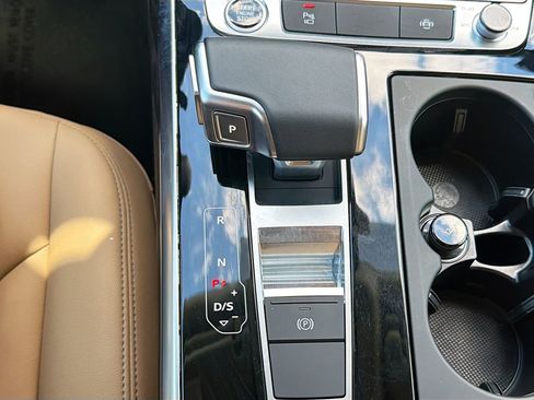 Used 2025 Audi Q7 3.0T Premium image 32