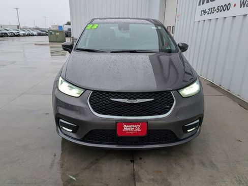 Used 2023 Chrysler Pacifica Touring-L image 32