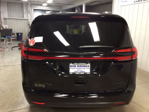 New 2026 Chrysler Pacifica Limited w/ S Appearance Package image 4