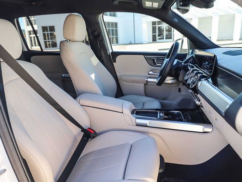 Certified 2025 Mercedes-Benz GLB 250 4MATIC image 17