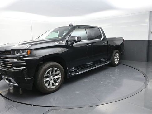 Used 2022 Chevrolet Silverado 1500 High Country w/ Technology Package image 3