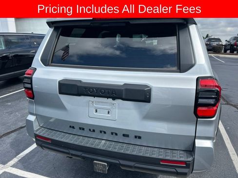 Used 2025 Toyota 4Runner SR5 AWD/4WD image 7