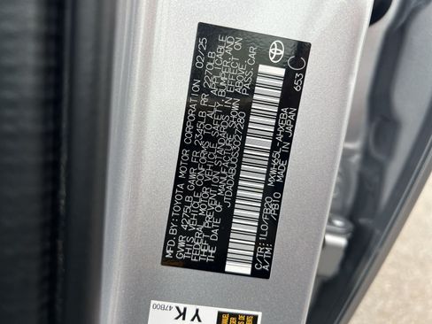 Used 2025 Toyota Prius LE AWD/4WD image 30