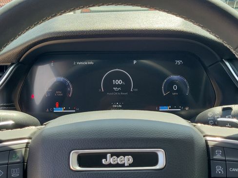 Used 2023 Jeep Grand Cherokee L Laredo RWD image 27