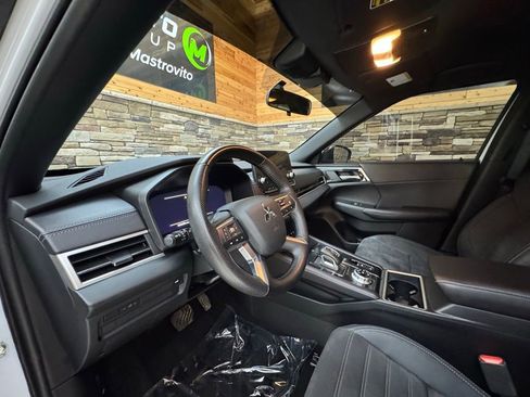 Used 2023 Mitsubishi Outlander Ralliart image 29