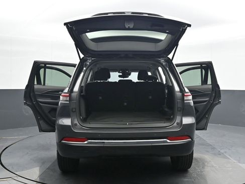 Used 2024 Jeep Grand Cherokee Laredo image 25