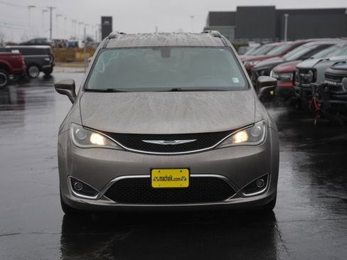 Used 2017 Chrysler Pacifica Touring-L image 3