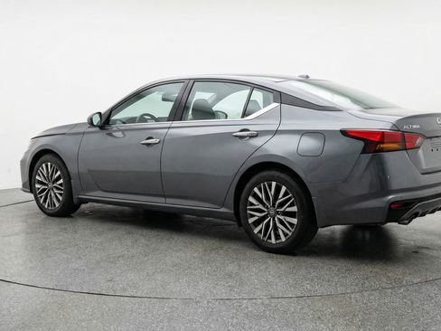 Used 2025 Nissan Altima 2.5 SV FWD image 6
