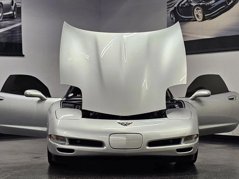 Used 2002 Chevrolet Corvette Coupe w/ Preferred Equipment Group2 image 8