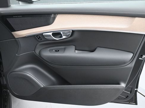 New 2026 Volvo XC90 B5 Plus AWD/4WD image 13