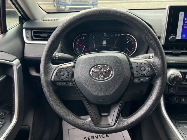 Used 2025 Toyota RAV4 XLE FWD image 40