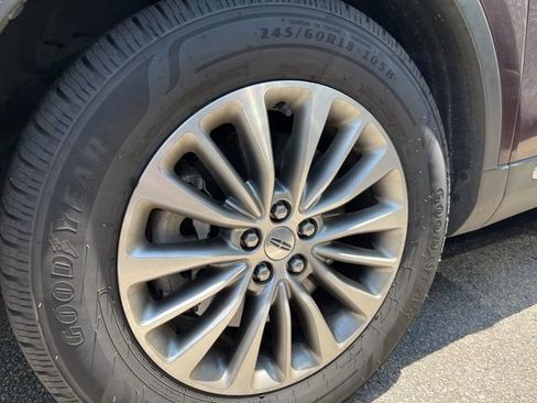 Used 2018 Lincoln MKX Select w/ Select Plus Package FWD image 14