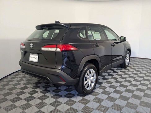 Used 2025 Toyota Corolla Cross L FWD image 6
