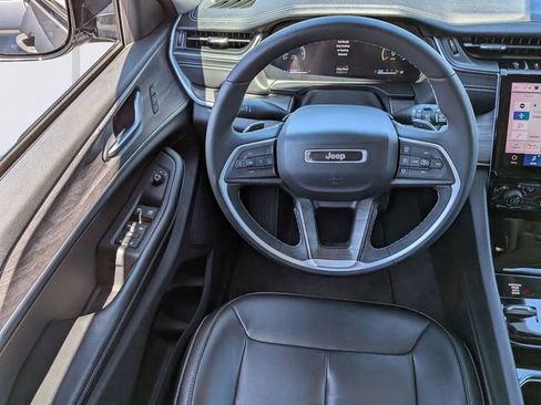Used 2023 Jeep Grand Cherokee L Limited AWD/4WD image 16