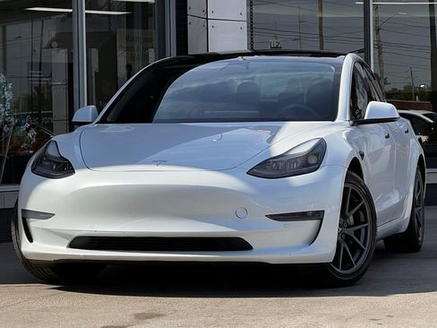 Used 2021 Tesla Model 3 Standard Range Plus image 1