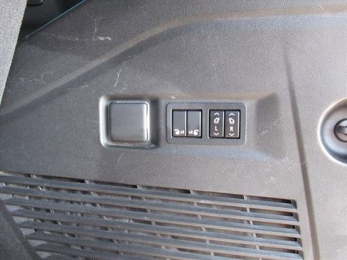 Used 2021 Chevrolet Tahoe Premier w/ Premium Package image 37