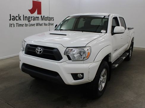 Used 2014 Toyota Tacoma PreRunner w/ TRD Sport Package image 2