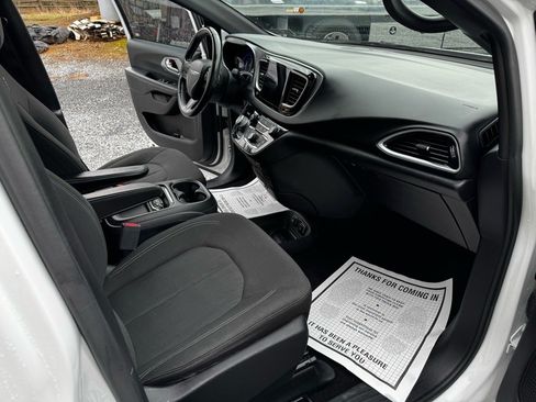 Used 2018 Chrysler Pacifica Touring Plus w/ S Appearance Package FWD image 23