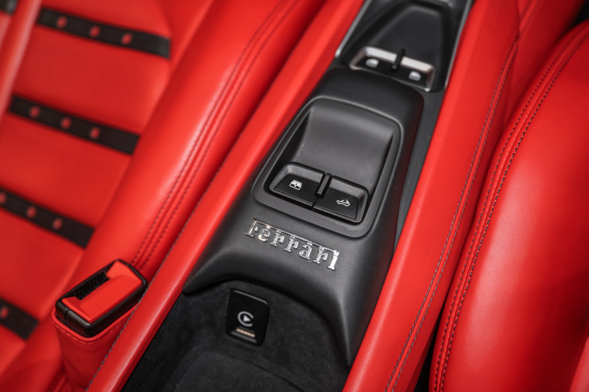 Used 2021 Ferrari F8 Tributo RWD image 42