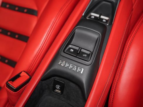 Used 2021 Ferrari F8 Tributo RWD image 42