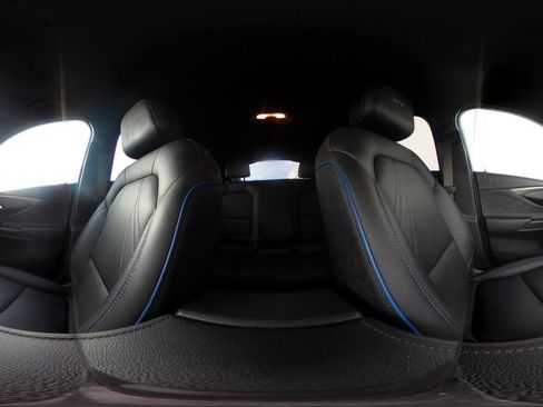 Used 2025 Buick Envista Sport Touring image 42