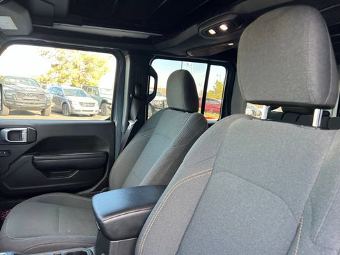 Used 2024 Jeep Wrangler Unlimited Sport AWD/4WD image 29