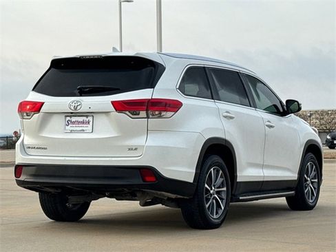 Used 2019 Toyota Highlander XLE image 8