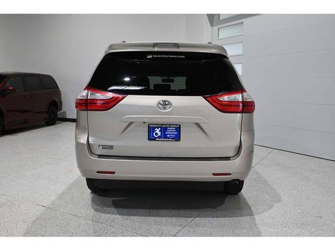 Used 2015 Toyota Sienna LE FWD image 7