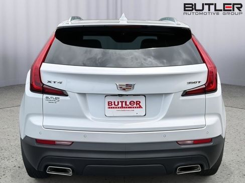 Used 2023 Cadillac XT4 Luxury w/ Cold Weather Package FWD image 5