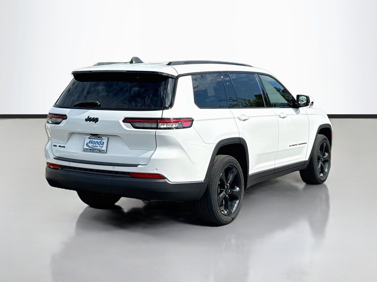 Used 2023 Jeep Grand Cherokee L Laredo AWD/4WD image 7