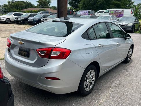 Used 2019 Chevrolet Cruze LS FWD image 4