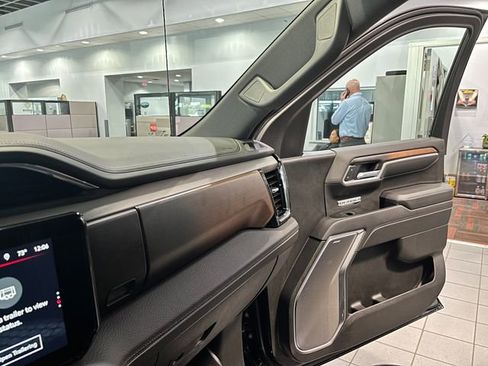 Used 2025 GMC Sierra 1500 Denali w/ Denali Reserve Package AWD/4WD image 24