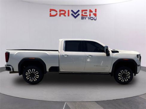 Used 2024 GMC Sierra 2500 Denali Ultimate w/ Max Trailering Package AWD/4WD image 3