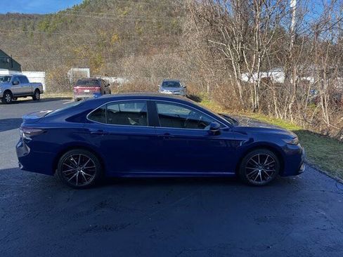 Used 2024 Toyota Camry SE image 4