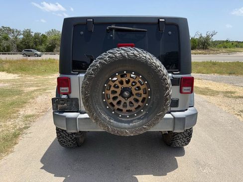Used 2016 Jeep Wrangler Sport w/ Quick Order Package 24S AWD/4WD image 4