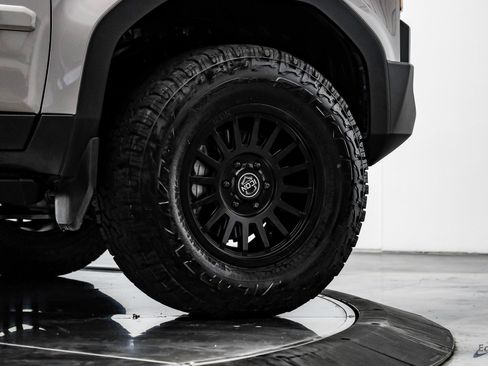 Used 2024 Toyota Land Cruiser image 84