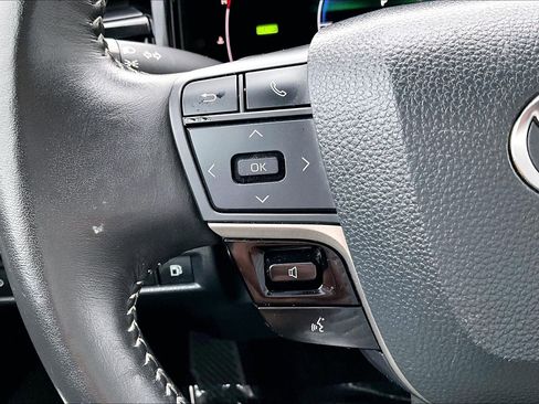 Used 2025 Toyota Camry SE FWD image 17