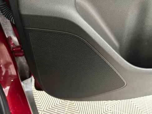 Used 2022 Chevrolet Bolt EUV LT w/ Convenience Package image 29