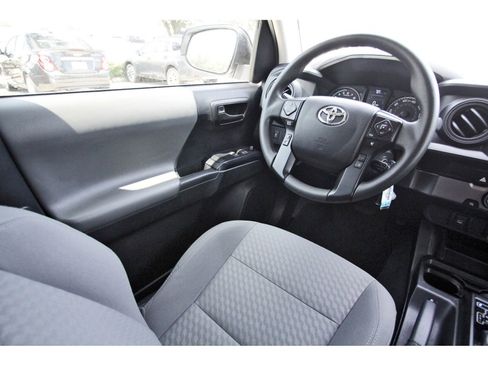 Used 2022 Toyota Tacoma SR RWD image 8