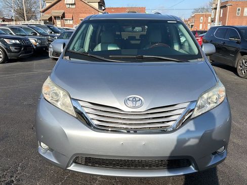Used 2011 Toyota Sienna XLE image 2