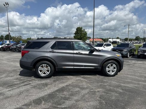 Used 2023 Ford Explorer XLT AWD/4WD image 6