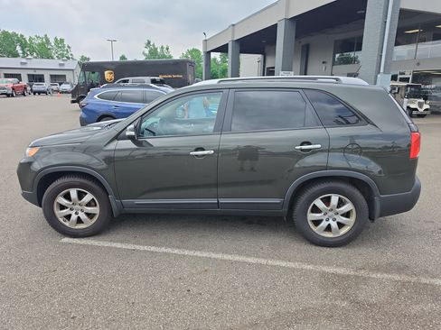 Used 2013 Kia Sorento LX w/ Convenience Pkg FWD image 6