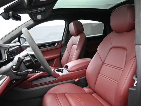 New 2026 Porsche Cayenne GTS image 5