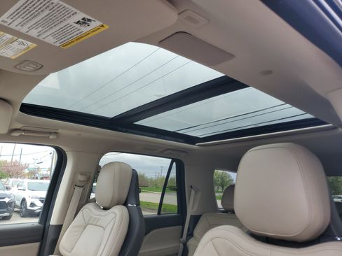 Certified 2023 Lincoln Navigator Reserve AWD/4WD image 11