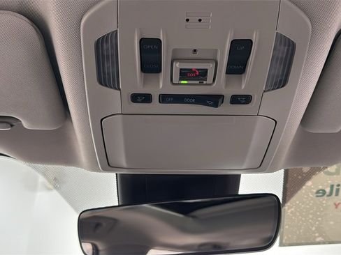 Used 2022 Toyota Highlander XLE image 11