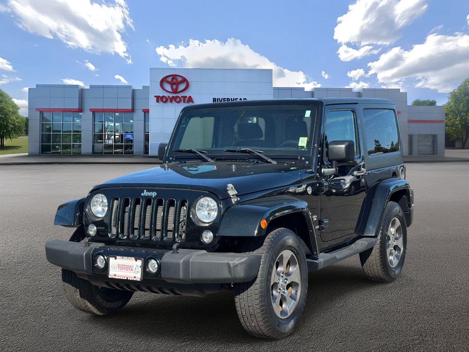 Used 2016 Jeep Wrangler Sahara w/ Connectivity Group AWD/4WD image 1