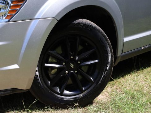 Used 2020 Dodge Journey SE w/ Blacktop Package FWD image 17