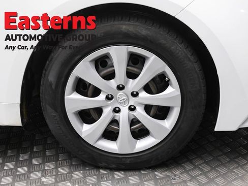 Used 2020 Toyota Corolla LE image 30